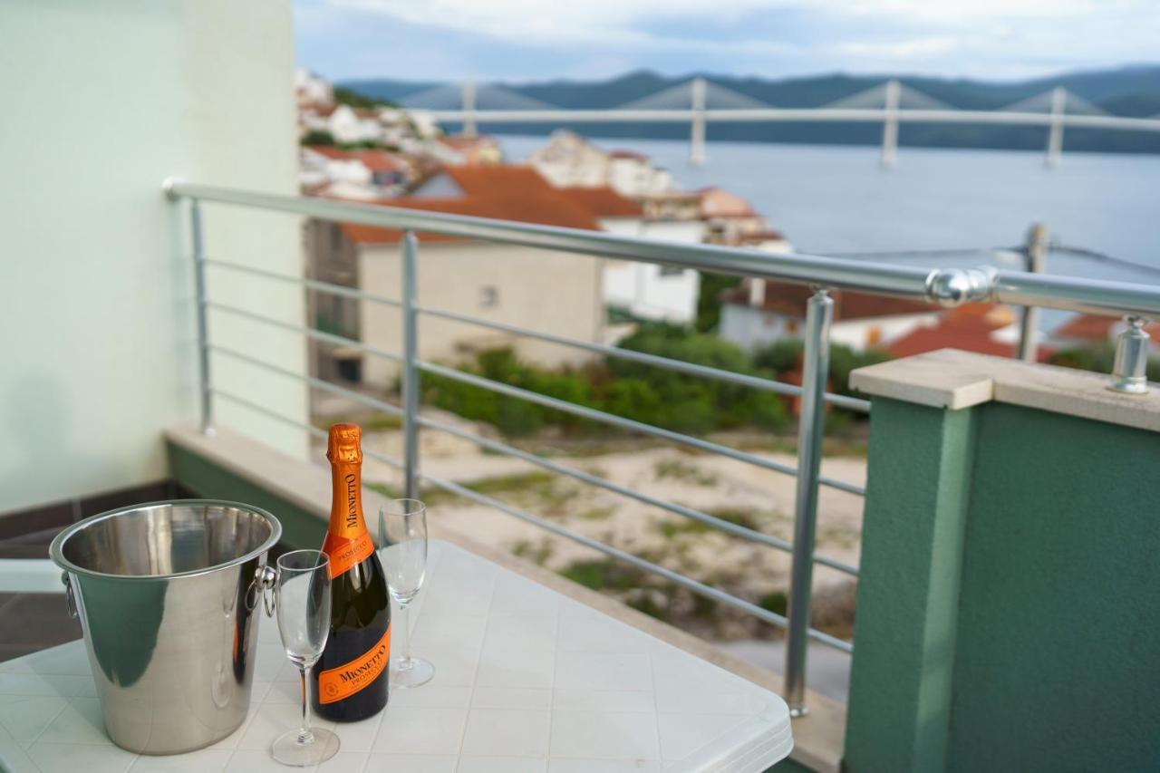 Apartment “Bel Ponte” 코마르나 외부 사진